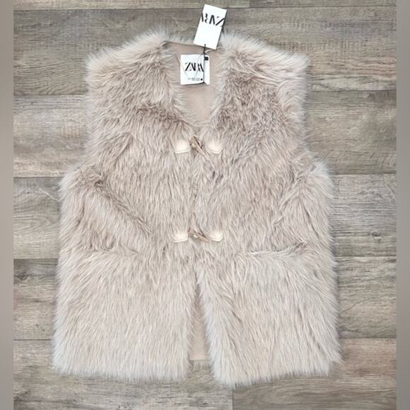 ZARA Faux Fur Toggle Vest NWT 🤍 - Picture 15 of 16